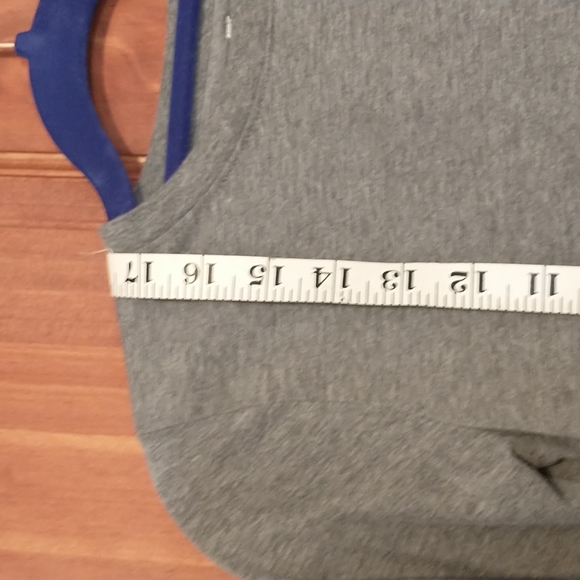 Nike kid's size L(7) athletic cut mostly cotton blend long-sleeved Tee - Picture 6 of 8